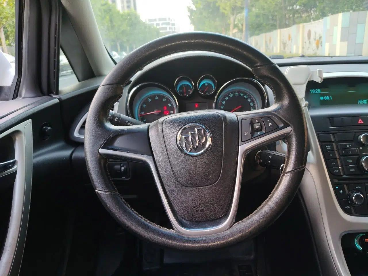 Buick GT 2010 XT 1.8L Automatic Fashion Edition — миниатюра 10