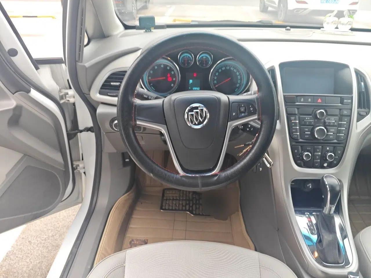 Buick GT 2013 XT 1.6L Automatic Fashion Edition — миниатюра 10