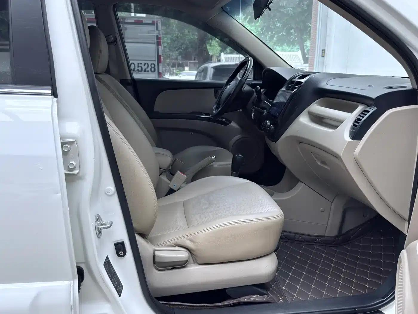 2012 Kia Sportage 2.0L Automatic 2WD GL — миниатюра 8