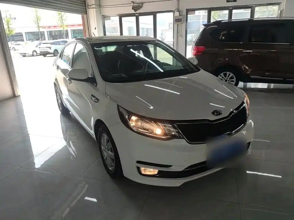 Kia K2 2015 Sedan 1.4L MT GLS — миниатюра 4