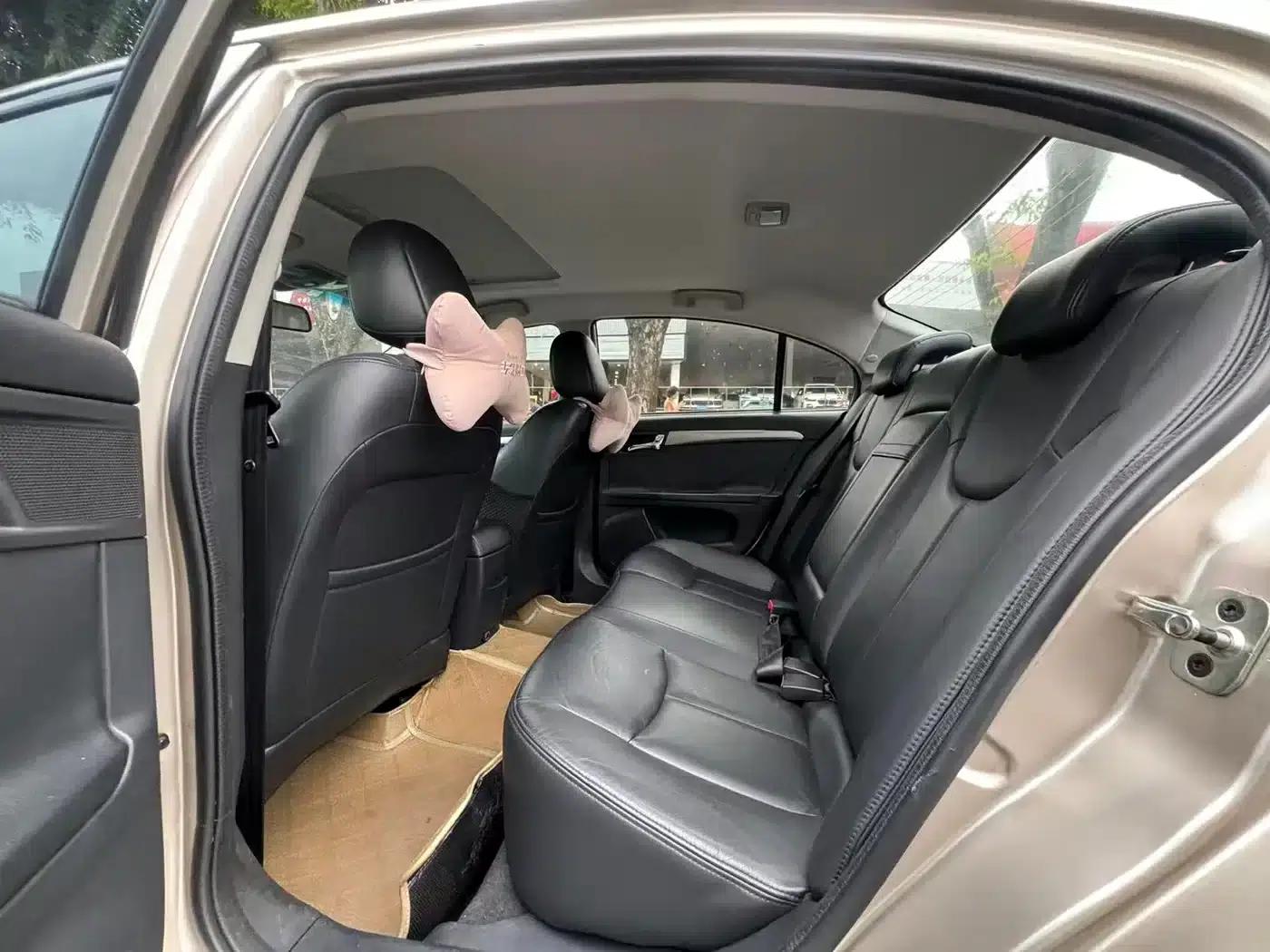Roewe 350 2013 Model 350S 1.5L Automatic Speeding Edition — миниатюра 4
