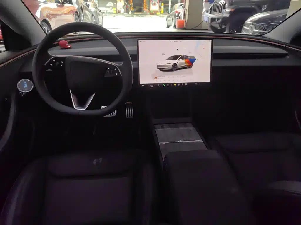 Model 3 2025 Rear-Wheel Drive — миниатюра 3