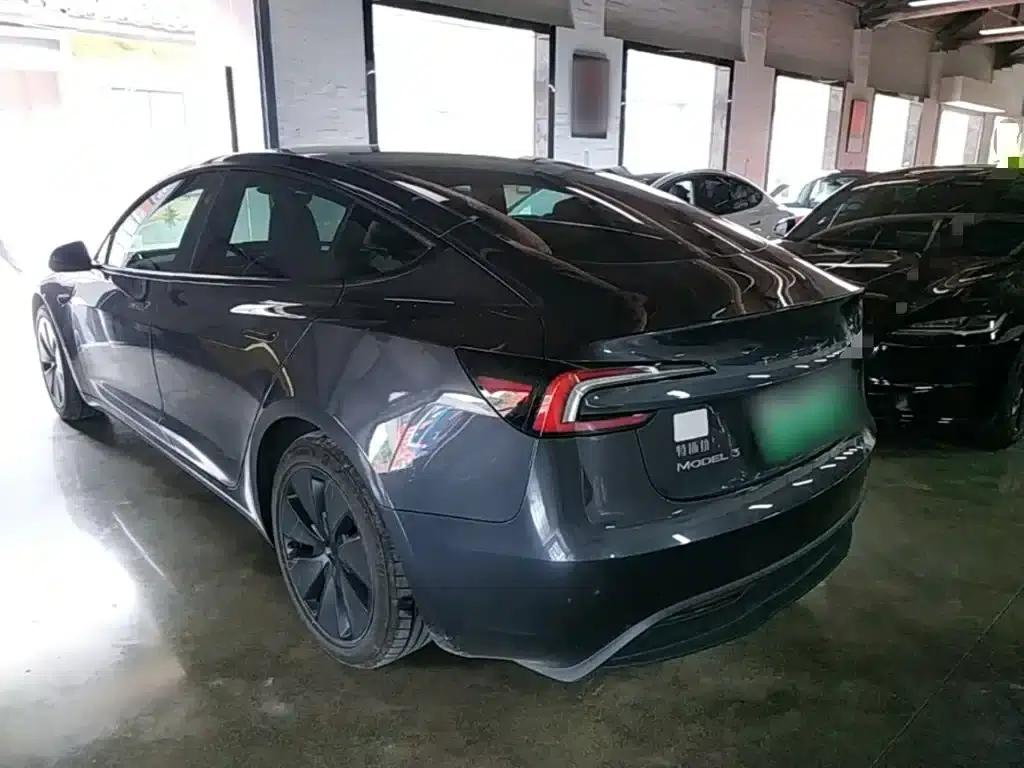 Model 3 2025 Rear-Wheel Drive — миниатюра 5