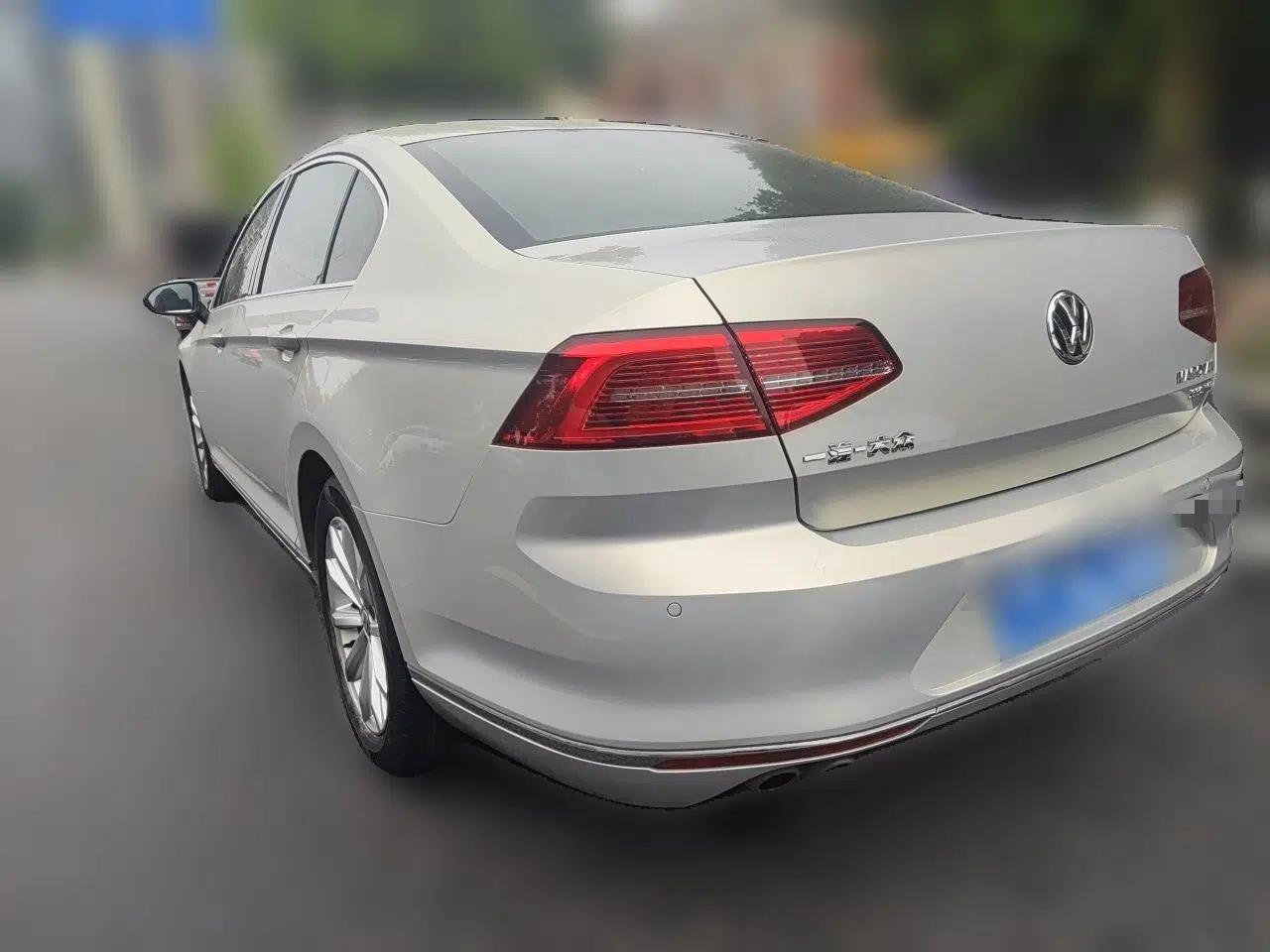 Volkswagen Magotan 2018 330TSI DSG Advanced Model — миниатюра 4