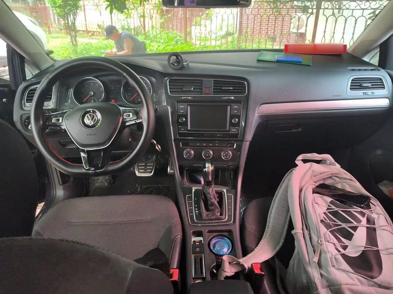 Volkswagen Golf 2018 1.6L Automatic Comfort Model — миниатюра 9