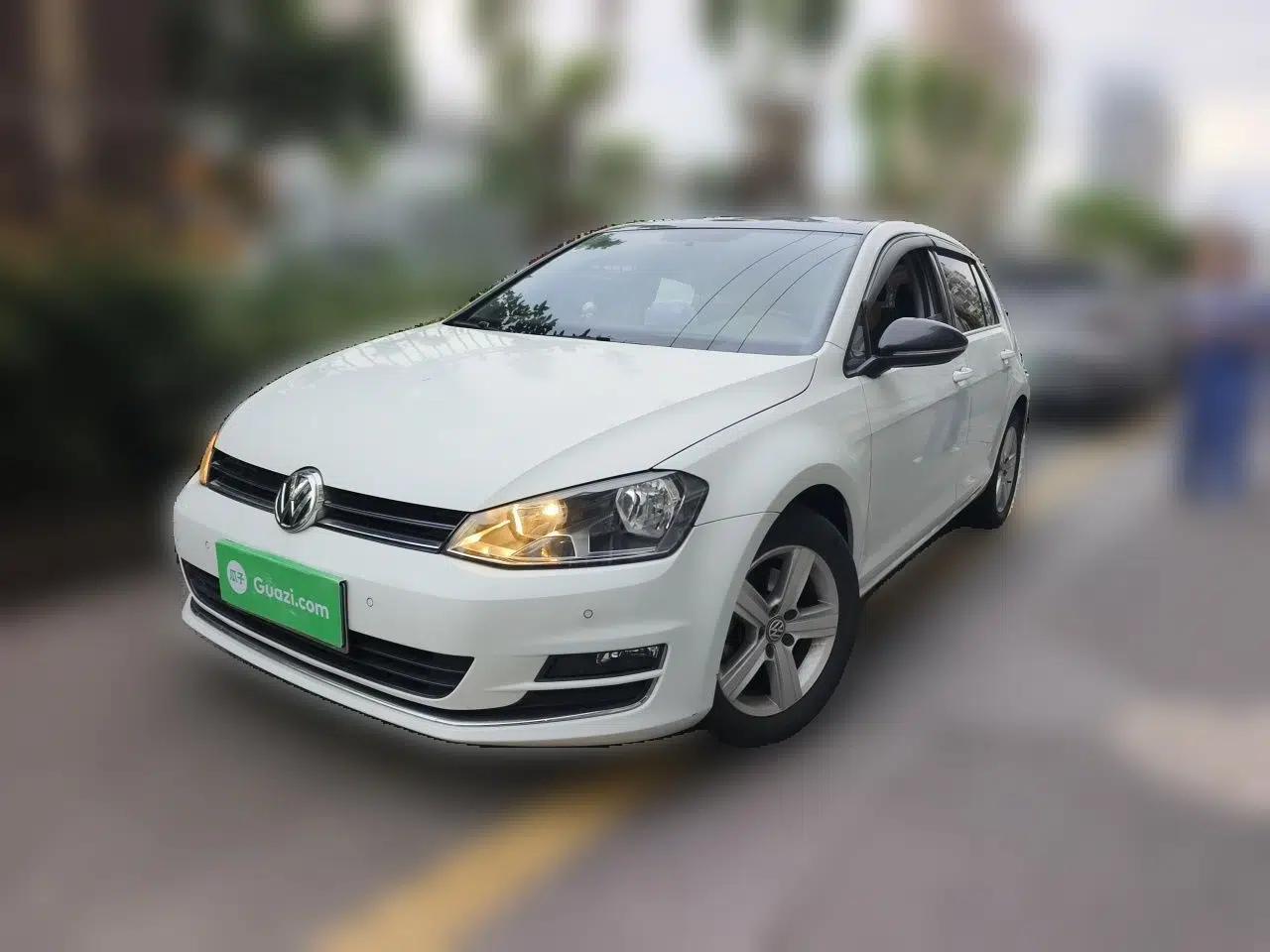 Volkswagen Golf 2017 1.6L Automatic Comfort Million-Vehicle Anniversary Edition — миниатюра 1