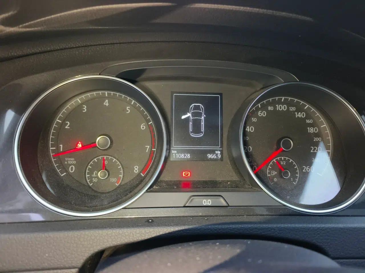 Volkswagen Golf 2017 1.6L Automatic Comfort Million-Vehicle Anniversary Edition — миниатюра 11