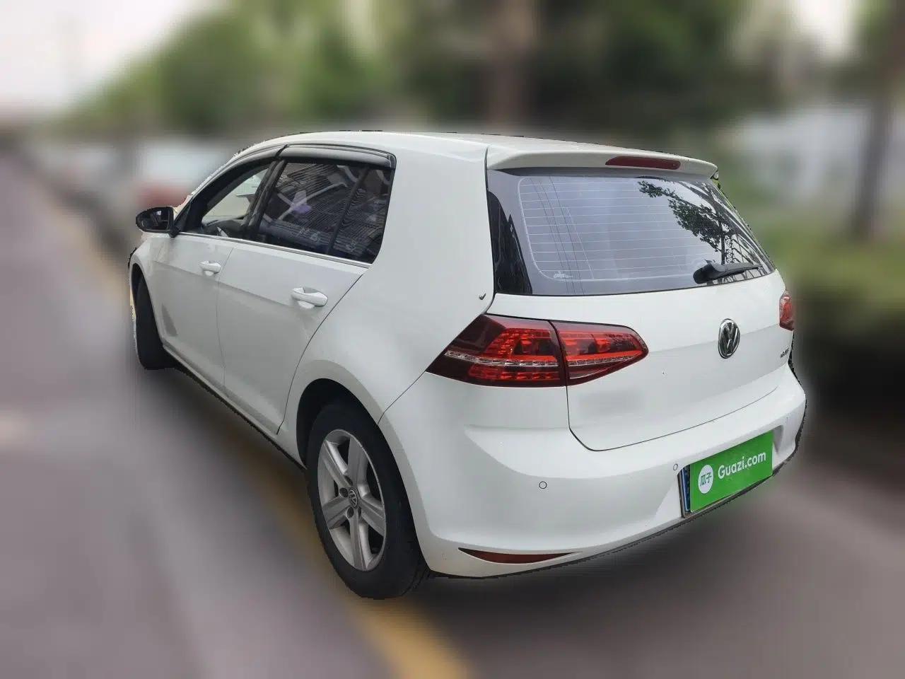 Volkswagen Golf 2017 1.6L Automatic Comfort Million-Vehicle Anniversary Edition — миниатюра 4