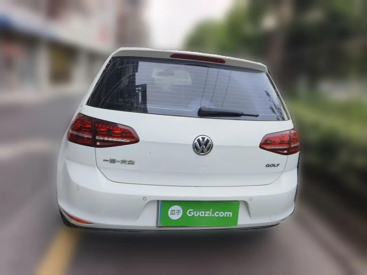 Volkswagen Golf 2017 1.6L Automatic Comfort Million-Vehicle Anniversary Edition — миниатюра 5