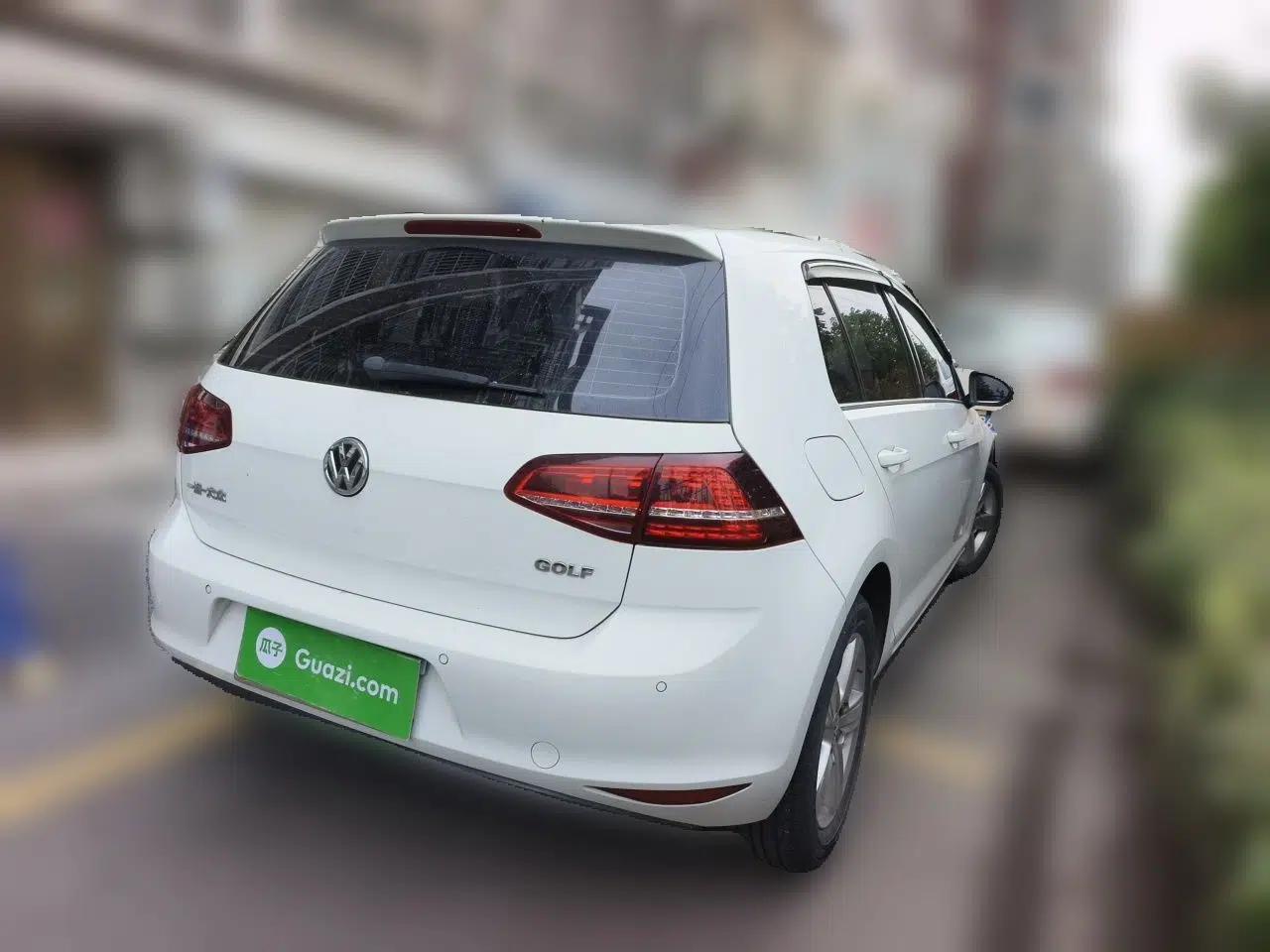 Volkswagen Golf 2017 1.6L Automatic Comfort Million-Vehicle Anniversary Edition — миниатюра 6