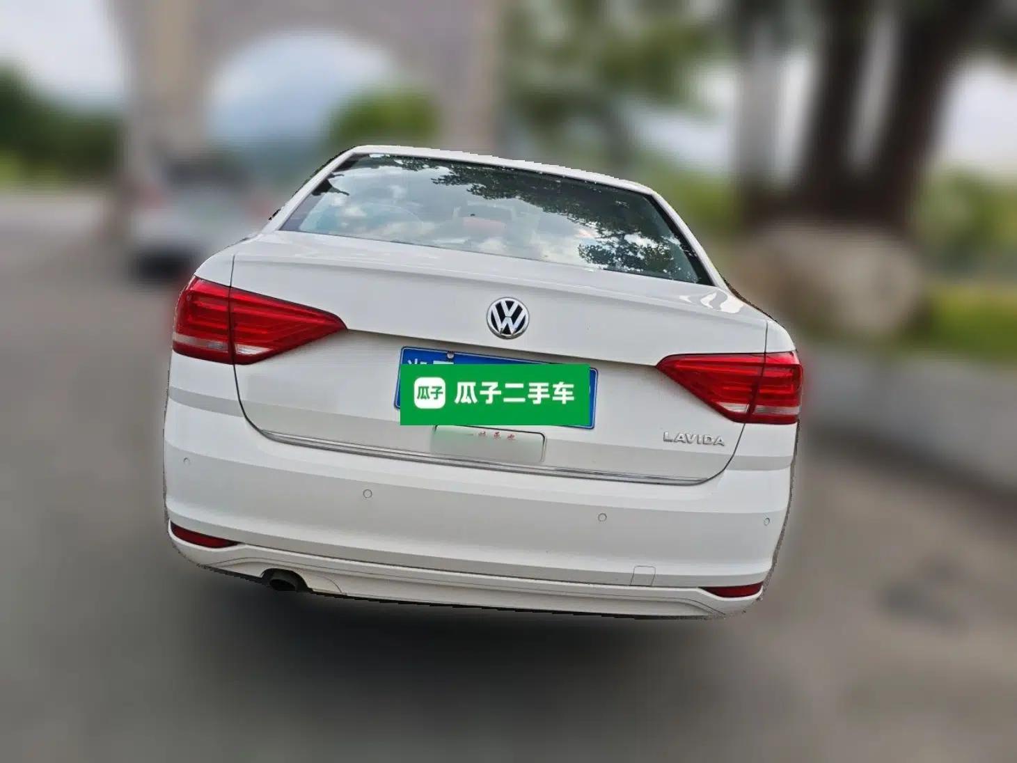 Volkswagen Lavida 2017 1.6L Manual Comfort Edition — миниатюра 5