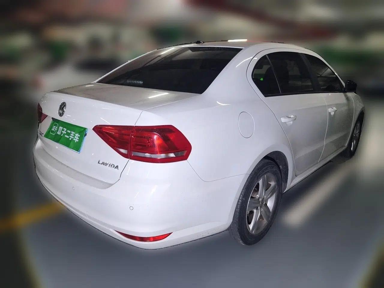 Volkswagen Lavida 2017 1.6L Automatic Fashion Edition — миниатюра 6