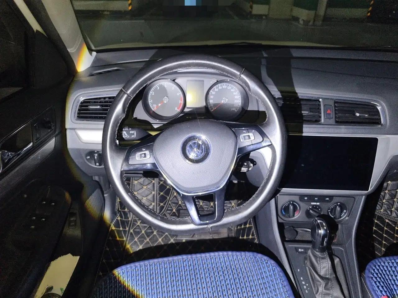Volkswagen Lavida 2017 1.6L Automatic Fashion Edition — миниатюра 10