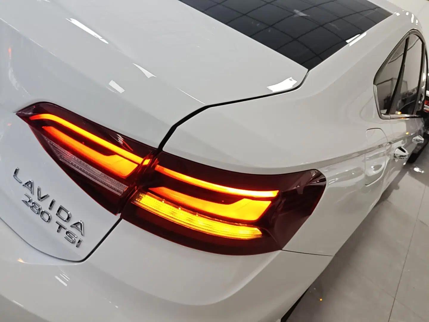 Volkswagen Lavida 2023 280TSI DSG Full-Comfort Edition — миниатюра 9