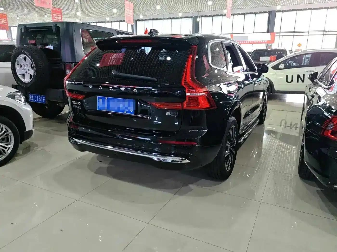 2022 Volvo XC60 B5 AWD Inscription Luxury Edition — миниатюра 4