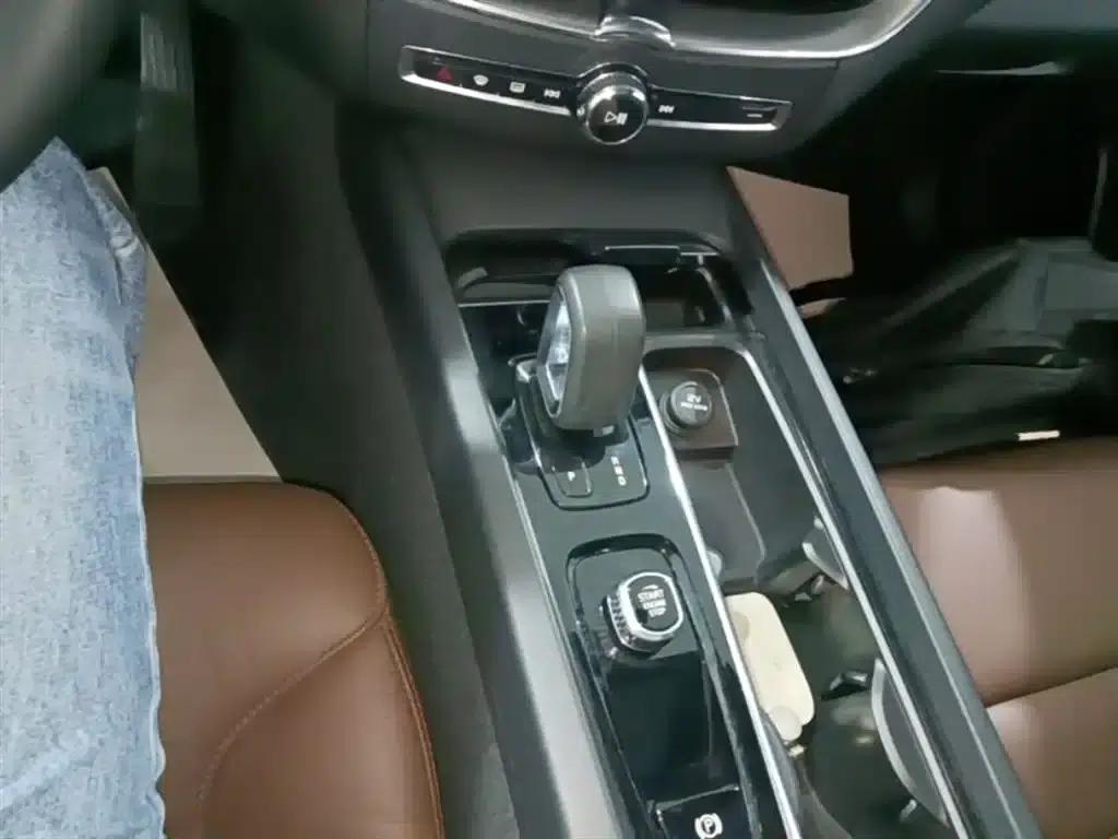 2022 Volvo XC60 B5 AWD Inscription Luxury Edition — миниатюра 14