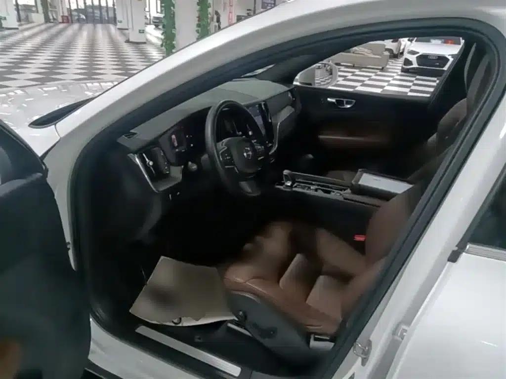 2022 Volvo XC60 B5 AWD Inscription Luxury Edition — миниатюра 15