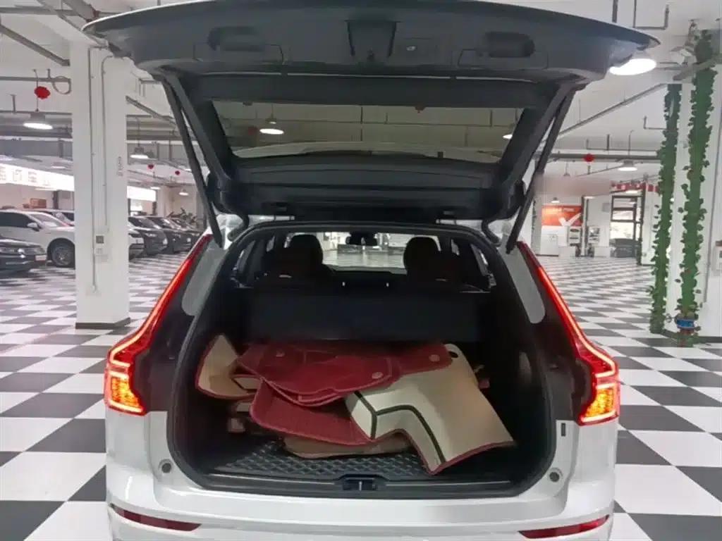 2022 Volvo XC60 B5 AWD Inscription Luxury Edition — миниатюра 19
