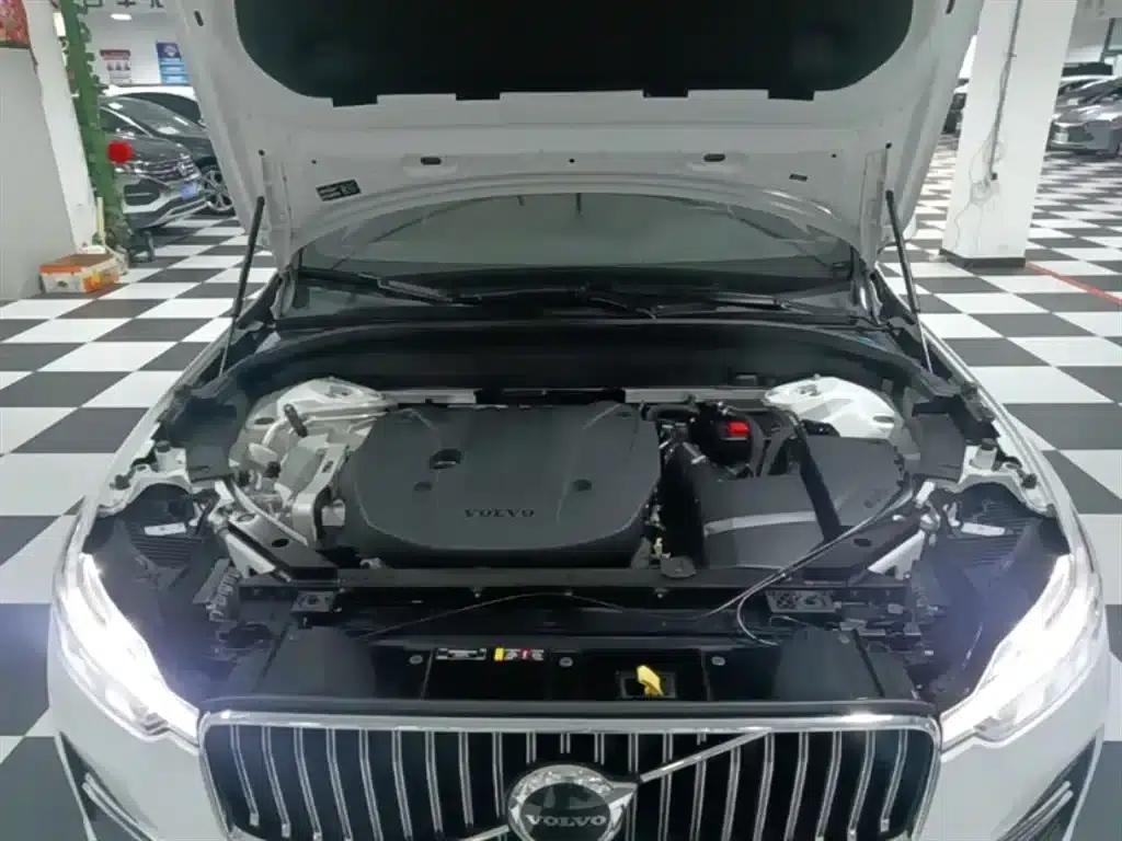 2022 Volvo XC60 B5 AWD Inscription Luxury Edition — миниатюра 20