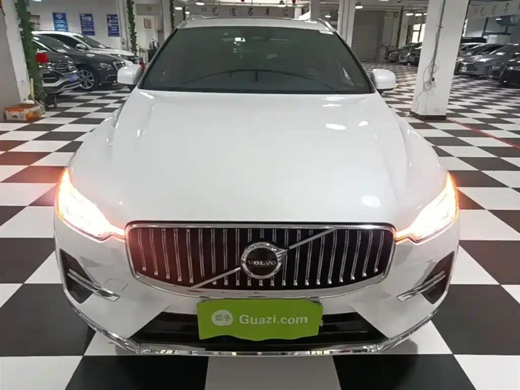 2022 Volvo XC60 B5 AWD Inscription Luxury Edition — миниатюра 3