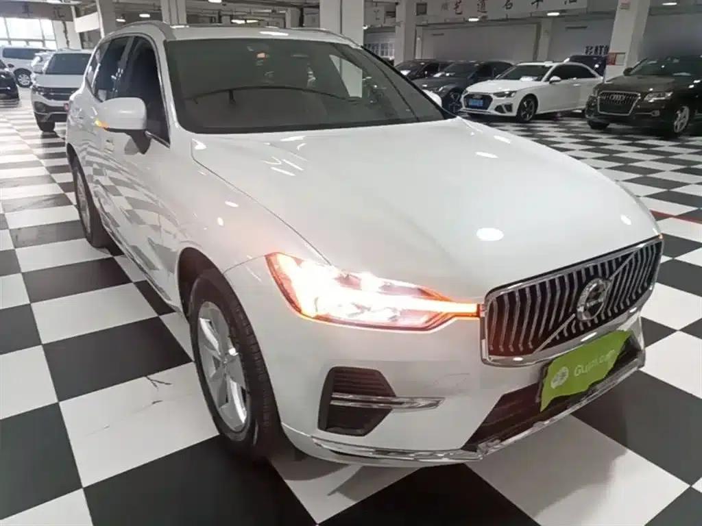 2022 Volvo XC60 B5 AWD Inscription Luxury Edition — миниатюра 4