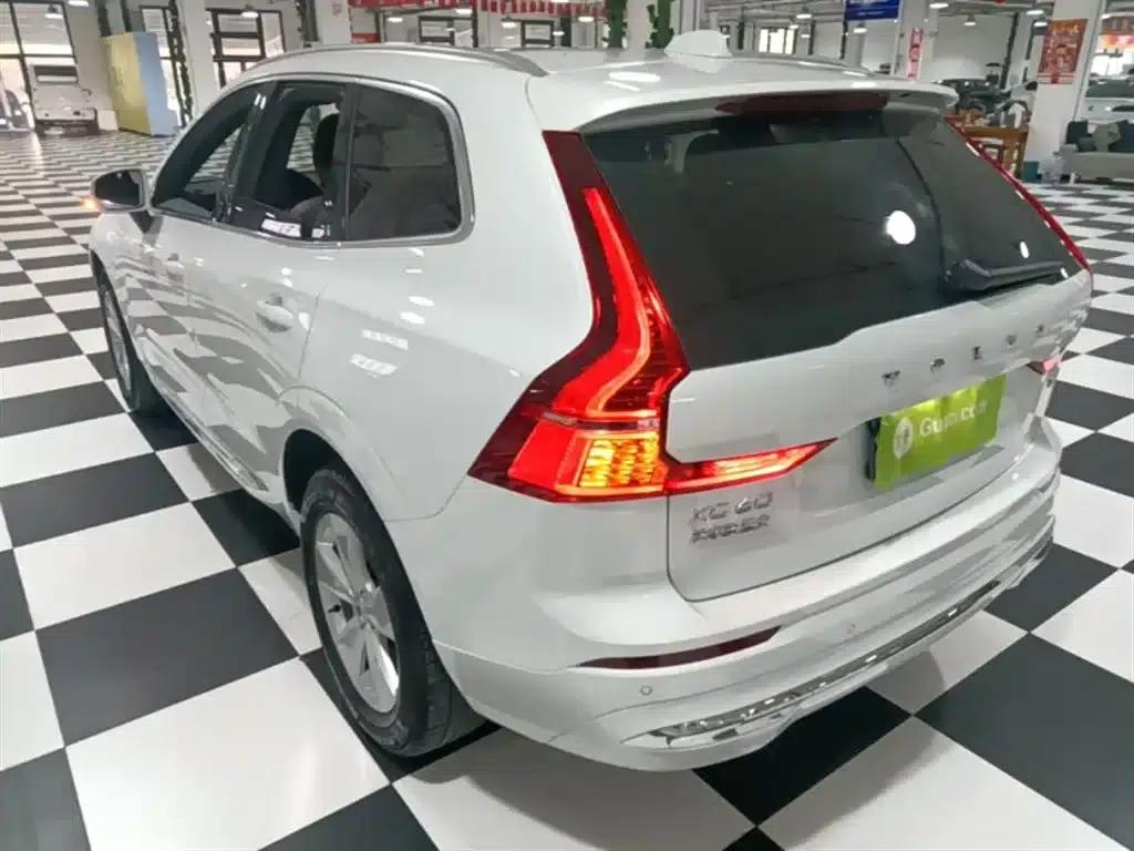 2022 Volvo XC60 B5 AWD Inscription Luxury Edition — миниатюра 5