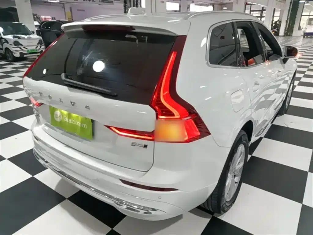 2022 Volvo XC60 B5 AWD Inscription Luxury Edition — миниатюра 7