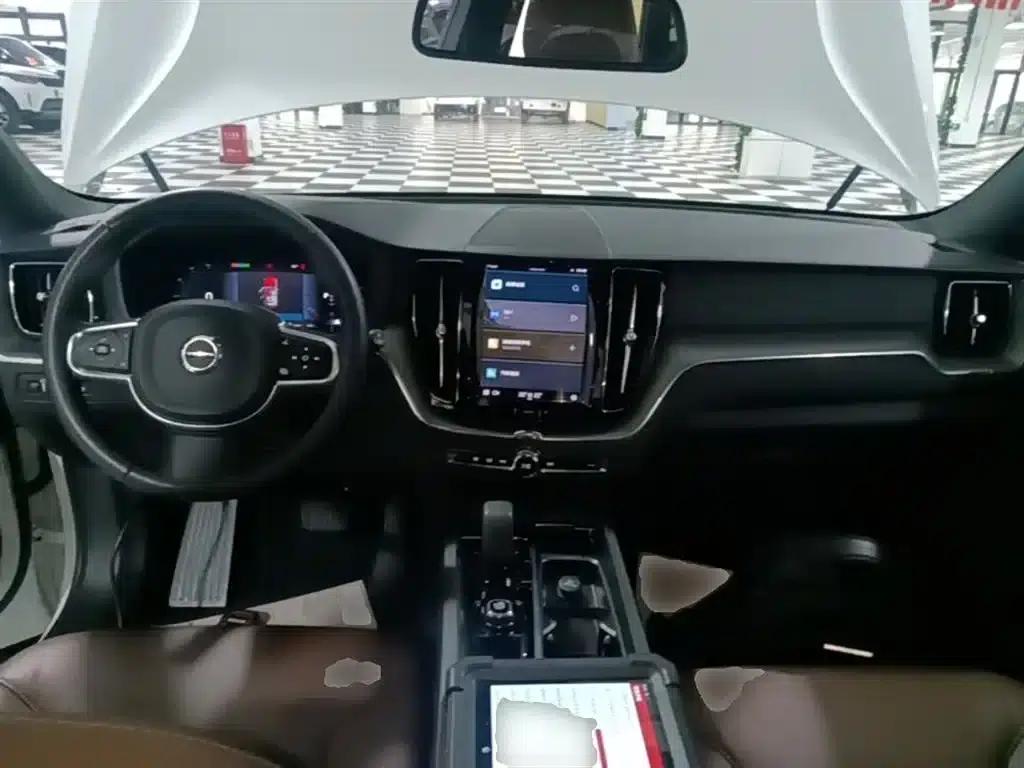 2022 Volvo XC60 B5 AWD Inscription Luxury Edition — миниатюра 10
