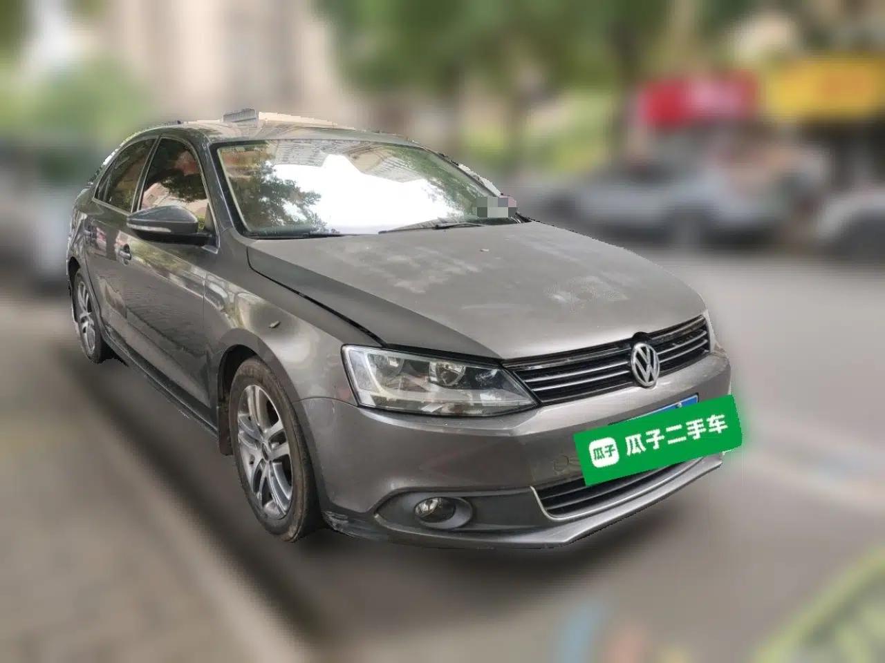 Volkswagen Sagitar 2012 1.6L Automatic Comfort Edition — миниатюра 3