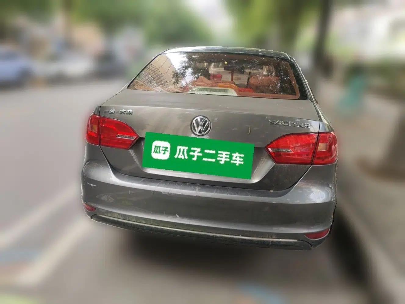 Volkswagen Sagitar 2012 1.6L Automatic Comfort Edition — миниатюра 5