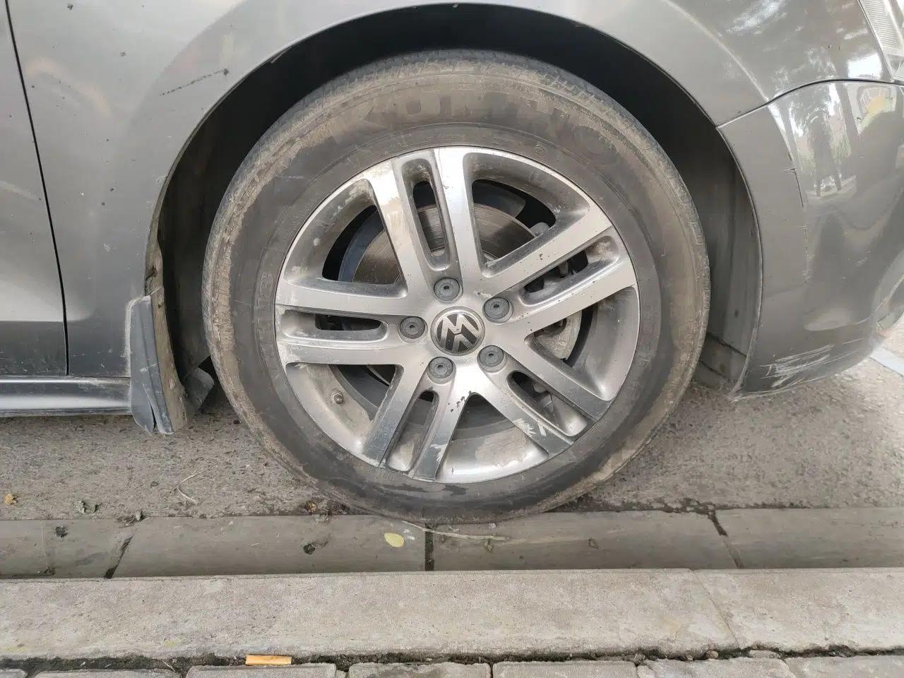 Volkswagen Sagitar 2012 1.6L Automatic Comfort Edition — миниатюра 8