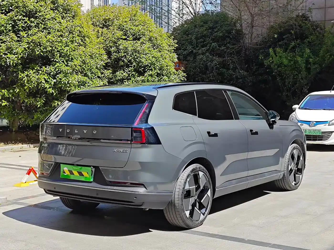 2026 Volvo XC70 Plug-in Hybrid, All-Wheel Drive, Ultra Range — миниатюра 4