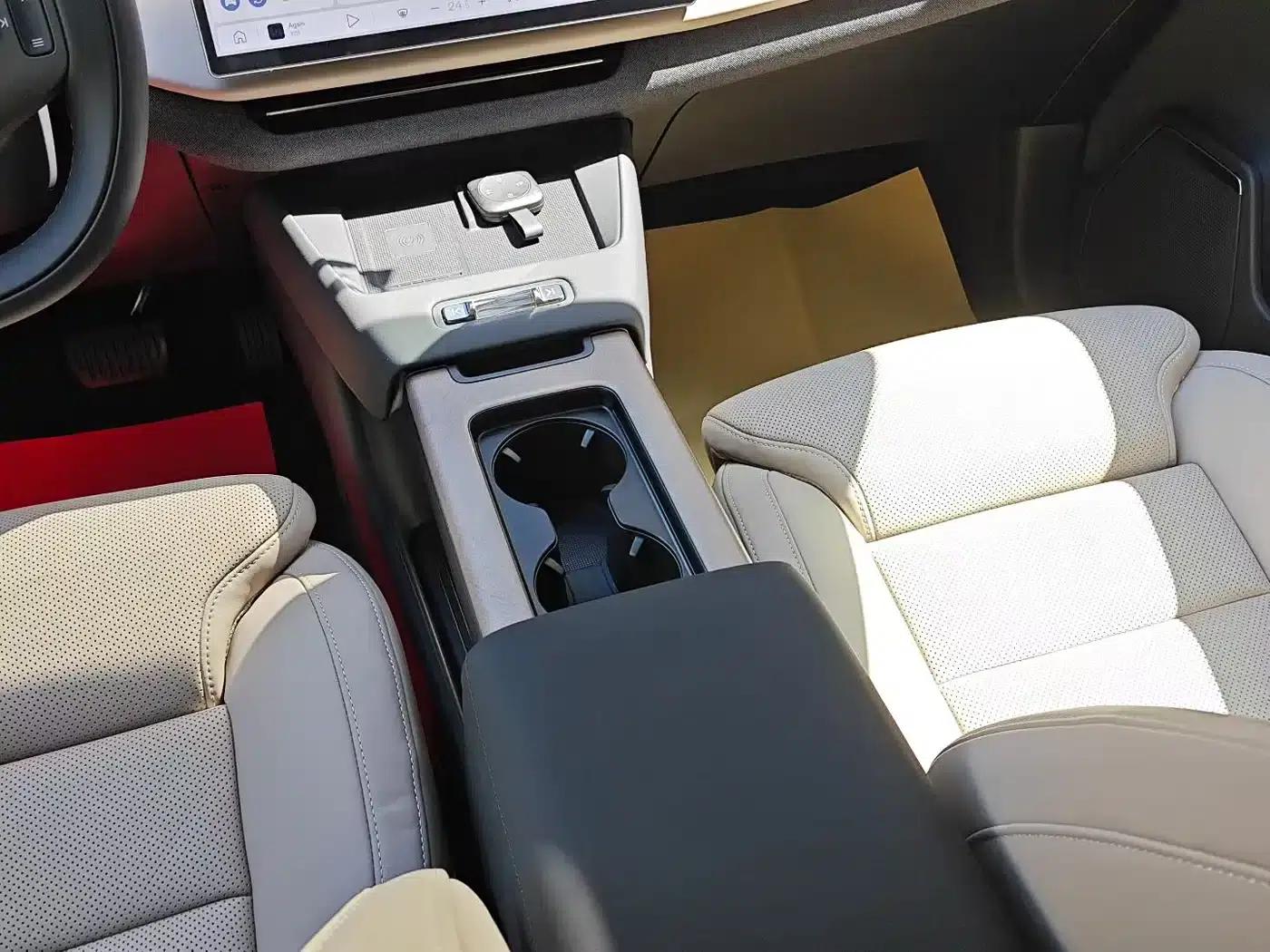 2026 Volvo XC70 Plug-in Hybrid, All-Wheel Drive, Ultra Range — миниатюра 9