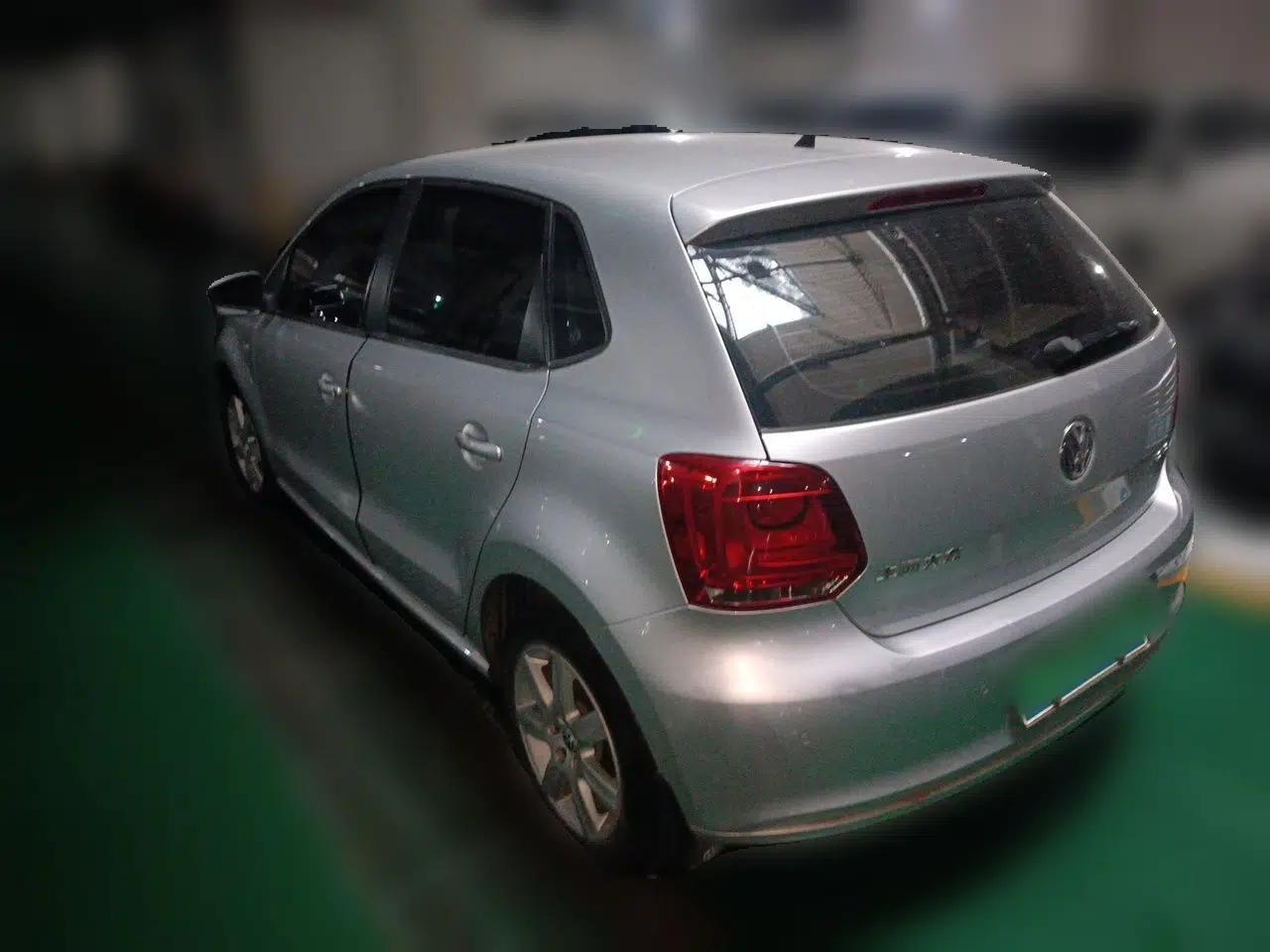 Volkswagen Polo 2013 1.4L Manual Comfort Edition — миниатюра 4