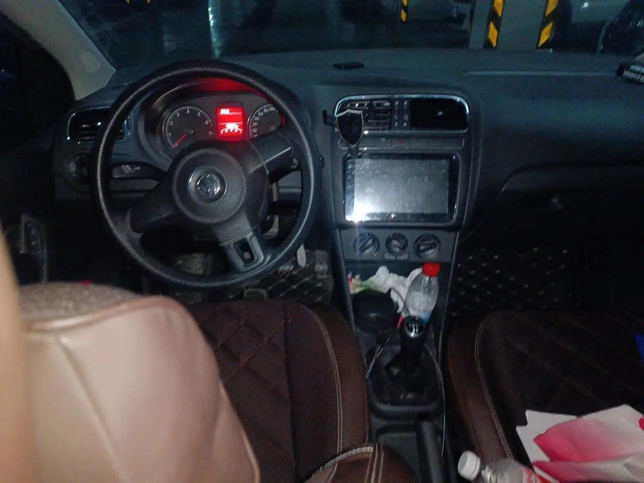 Volkswagen Polo 2013 1.4L Manual Comfort Edition — миниатюра 9