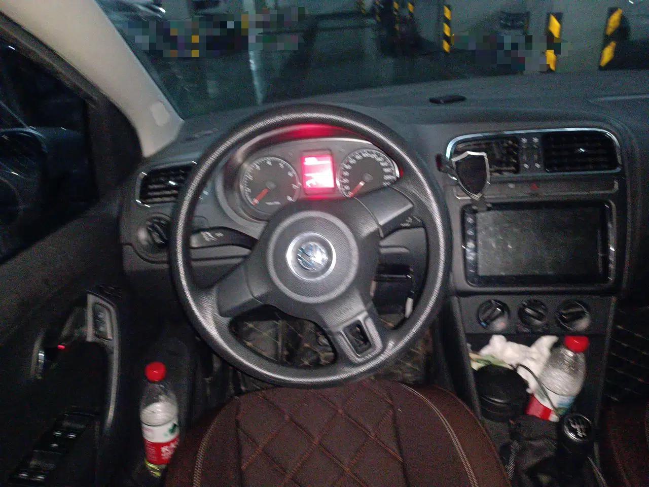 Volkswagen Polo 2013 1.4L Manual Comfort Edition — миниатюра 10