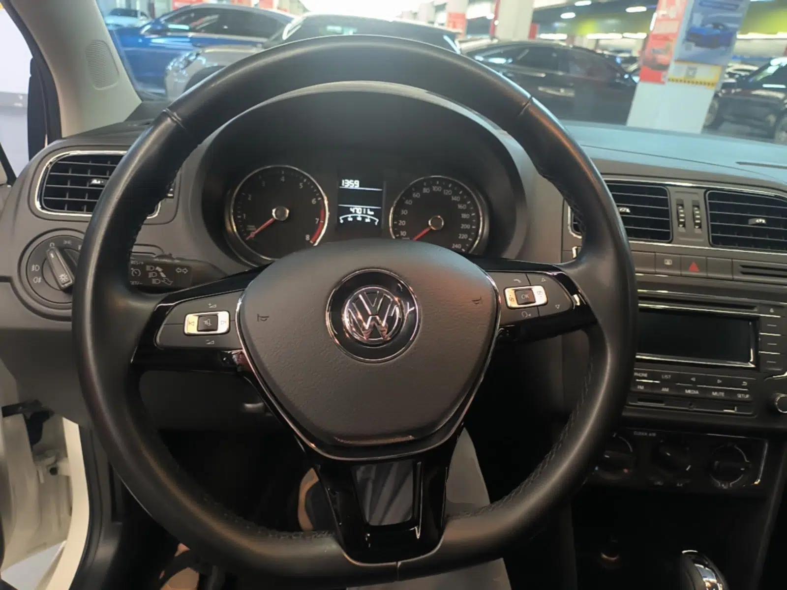 Volkswagen Polo 2016 1.6L Automatic Comfort Model — миниатюра 18