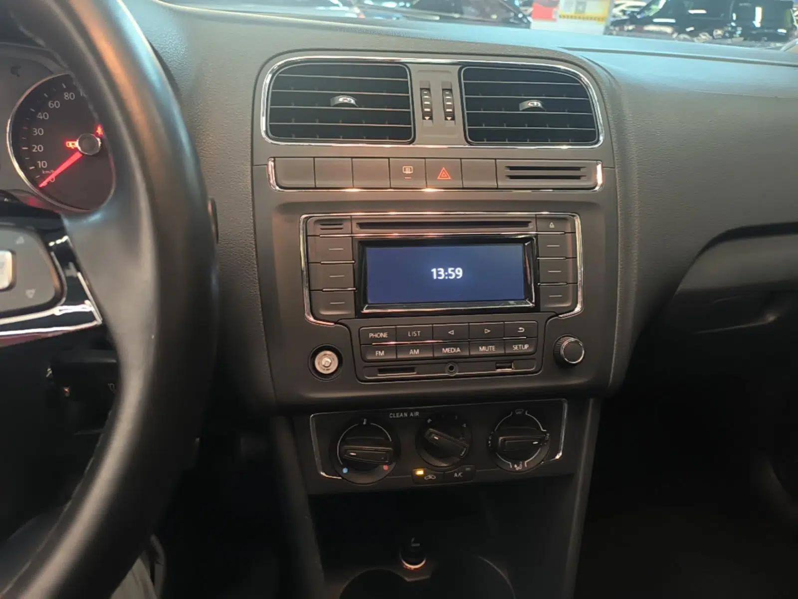 Volkswagen Polo 2016 1.6L Automatic Comfort Model — миниатюра 20