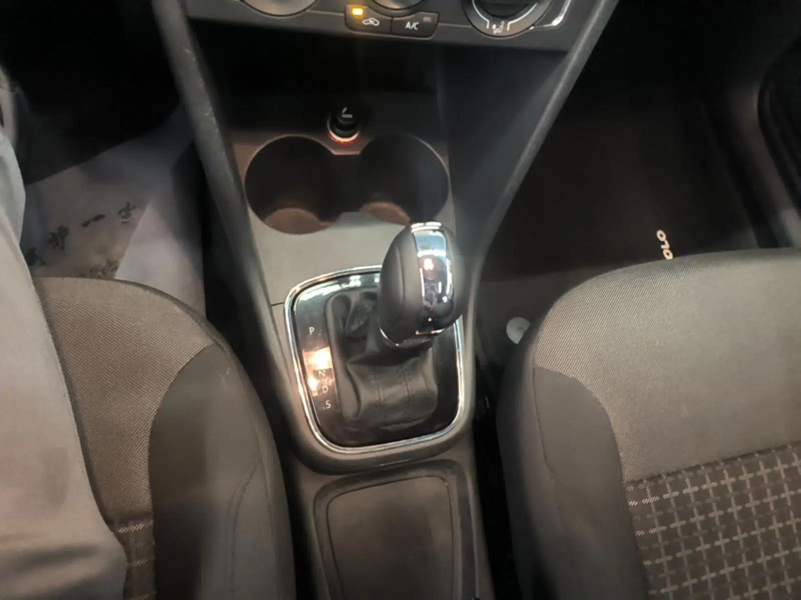 Volkswagen Polo 2016 1.6L Automatic Comfort Model — миниатюра 21