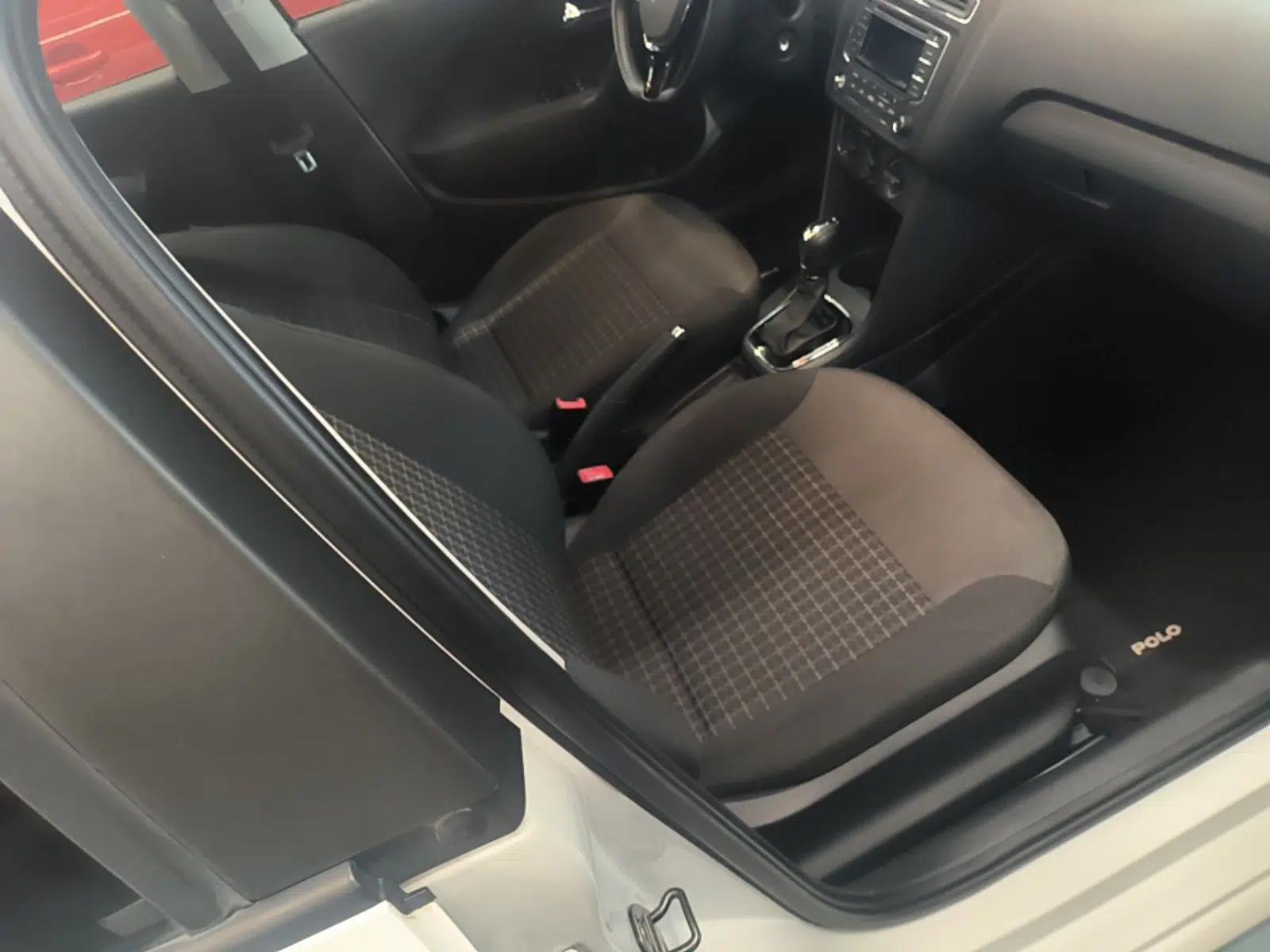 Volkswagen Polo 2016 1.6L Automatic Comfort Model — миниатюра 24