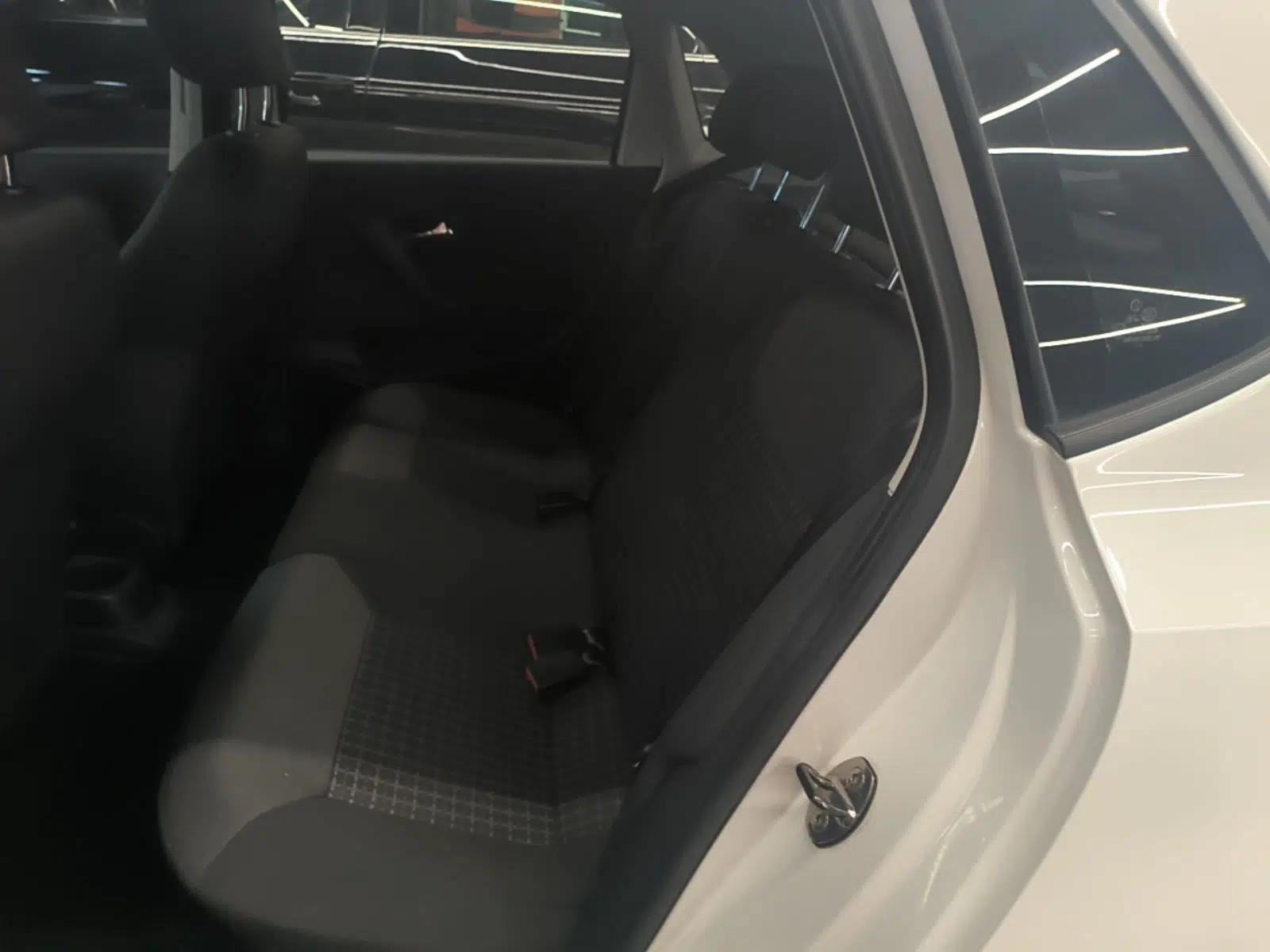 Volkswagen Polo 2016 1.6L Automatic Comfort Model — миниатюра 25