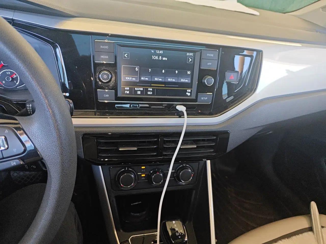 Volkswagen Polo 2019 Plus 1.5L Automatic Colorful Technology Edition — миниатюра 13