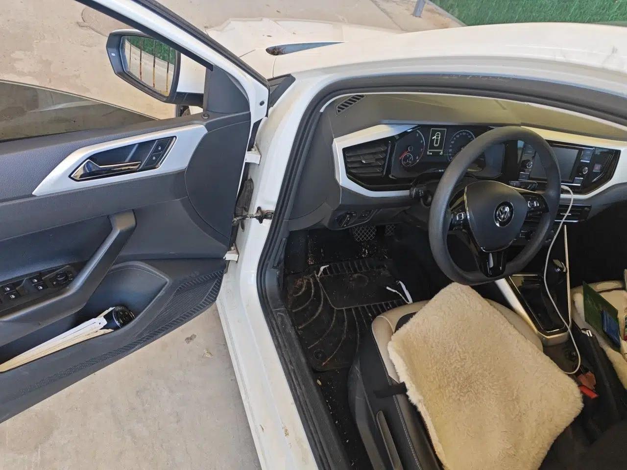 Volkswagen Polo 2019 Plus 1.5L Automatic Colorful Technology Edition — миниатюра 16