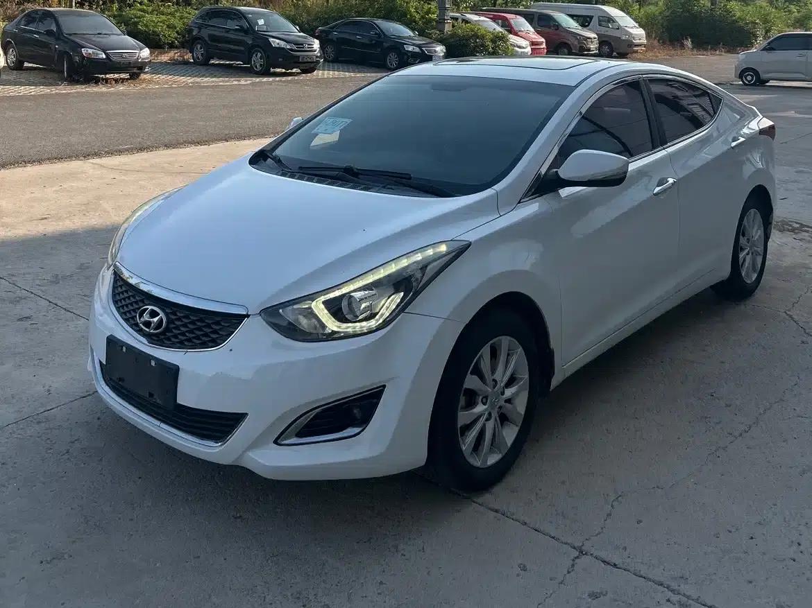 Hyundai Elantra 2016 1.6L Automatic Premium Edition — миниатюра 1