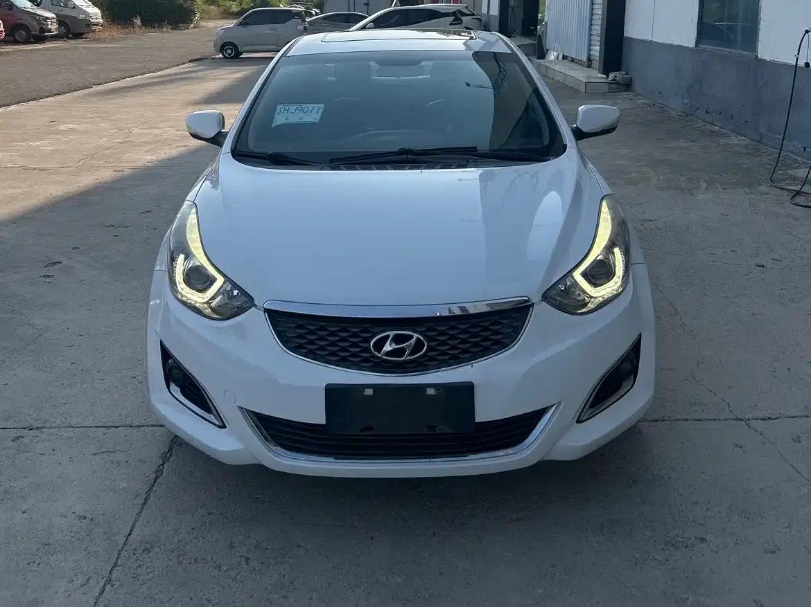 Hyundai Elantra 2016 1.6L Automatic Premium Edition — миниатюра 2