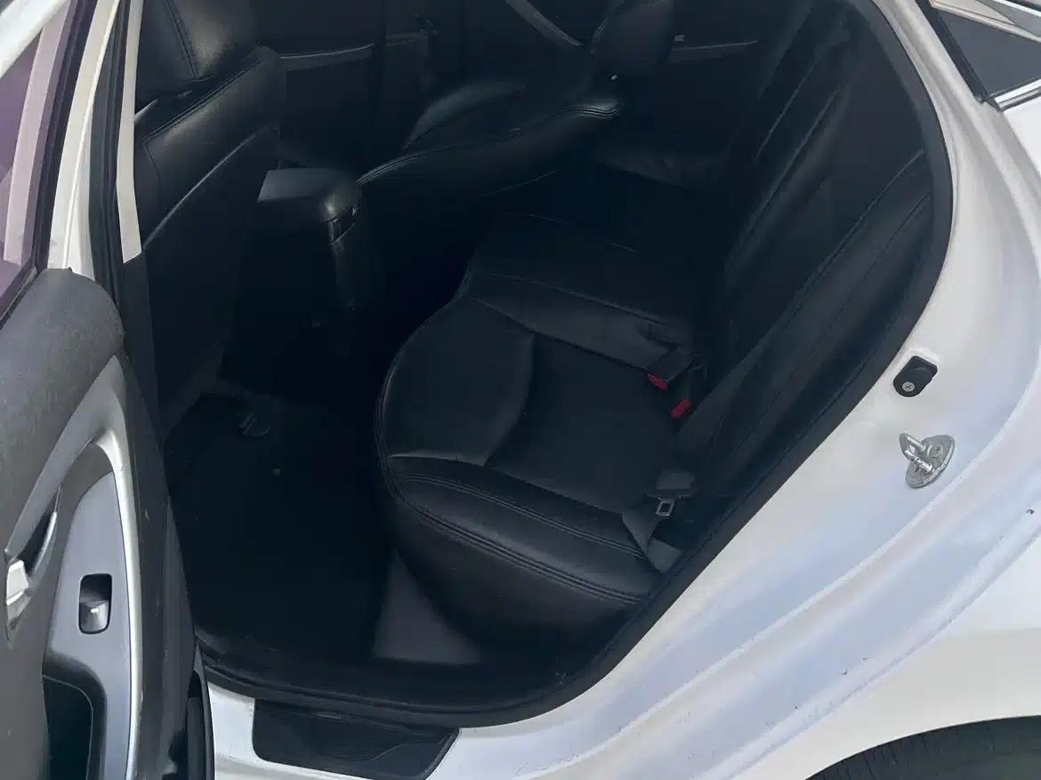 Hyundai Elantra 2016 1.6L Automatic Premium Edition — миниатюра 11