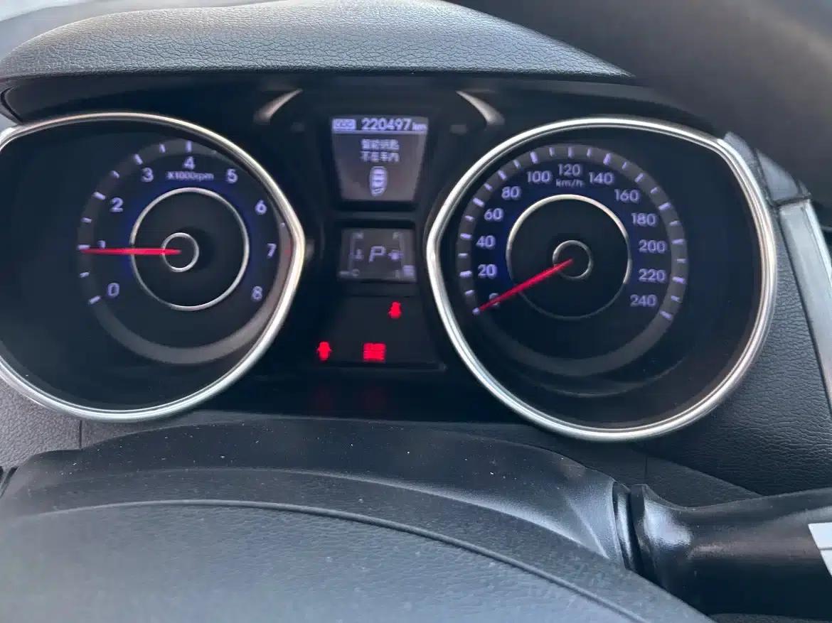 Hyundai Elantra 2016 1.6L Automatic Premium Edition — миниатюра 12