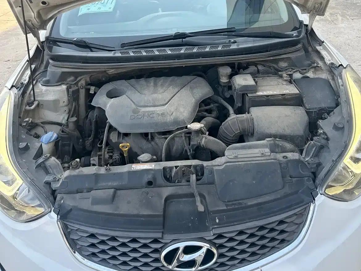 Hyundai Elantra 2016 1.6L Automatic Premium Edition — миниатюра 13