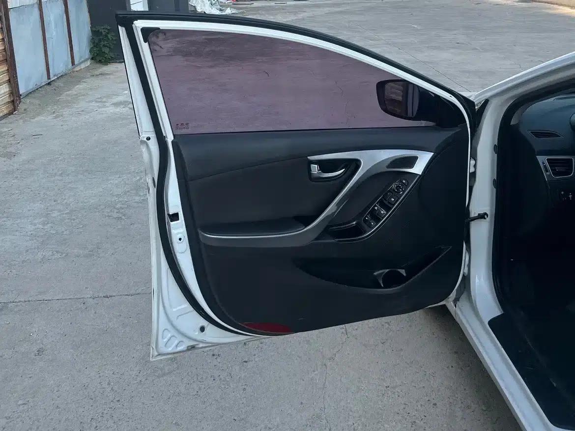 Hyundai Elantra 2016 1.6L Automatic Premium Edition — миниатюра 8