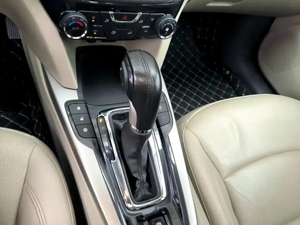 2017 Chevrolet Malibu 1.5T Automatic Luxury Edition — миниатюра 14